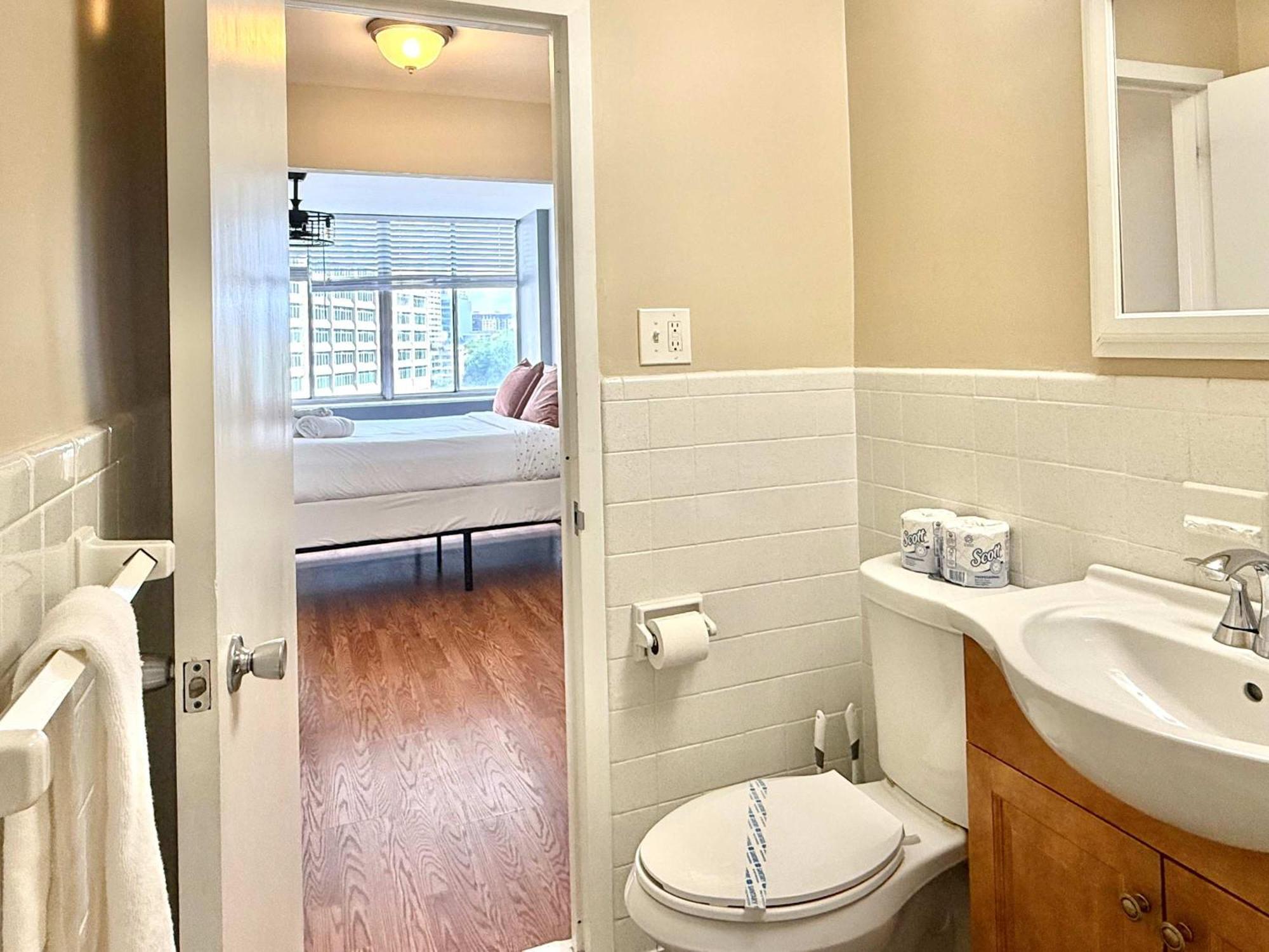 Atl Downtown View Onsite Parking 1b1b Lm810 Apartment
